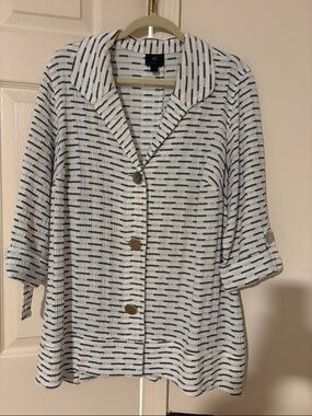 JM Collection White and Black Textured Button-Front Blazer